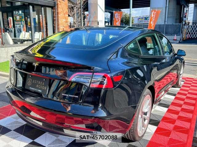 Tesla MODEL 3 2021-05 7820737-4