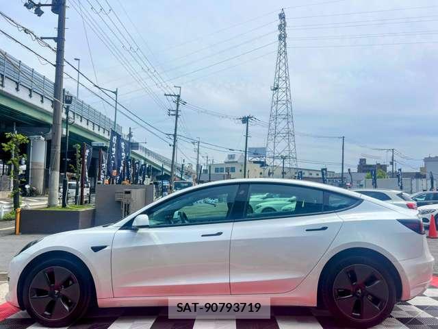 Tesla MODEL 3 2022-12 7820741-7