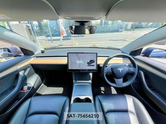 Tesla MODEL 3 2021-12 7820742-1