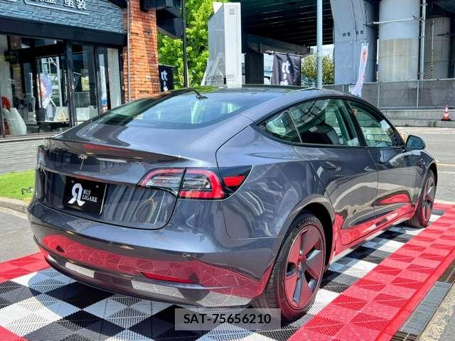 Tesla MODEL 3 2021-12 7820742-5