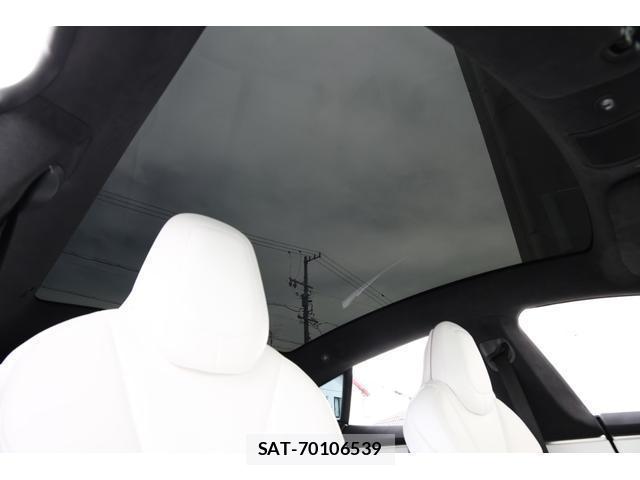 Tesla MODEL S 2018-03 7818660-9