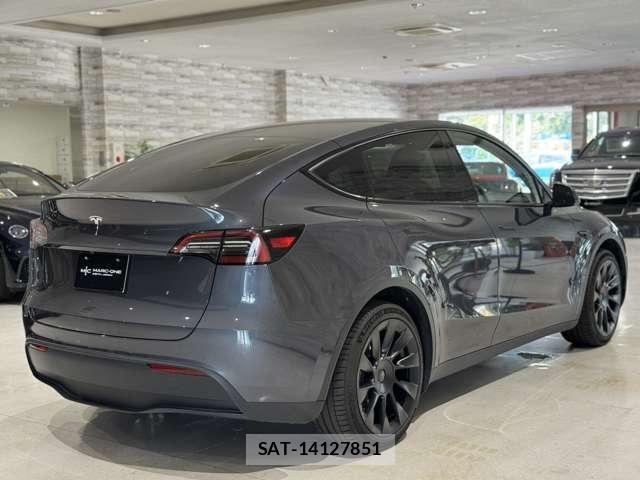 Tesla MODEL Y 2022-11 7823251-1