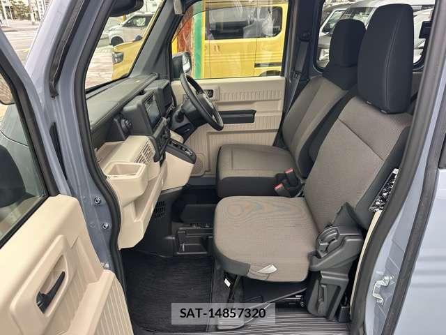 Honda N-VAN e: 2024-10 7814317-7