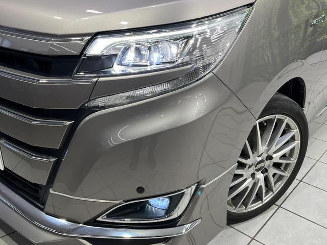 Toyota NOAH 2017-07 7811762-12