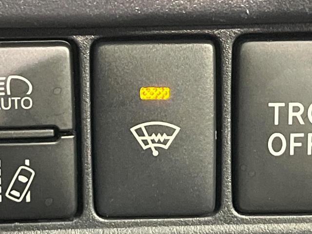 Toyota NOAH 2017-07 7811762-6
