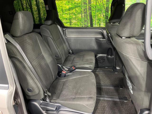 Toyota NOAH 2017-07 7811762-8