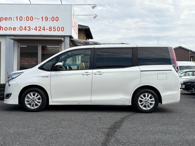 Toyota NOAH 2017-08 7811833-10
