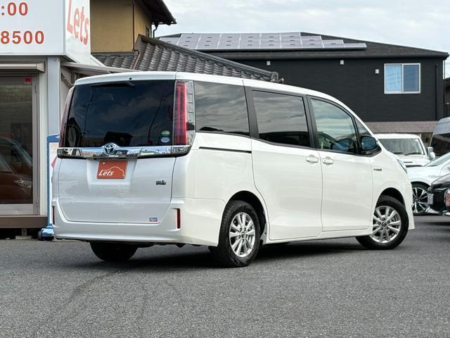Toyota NOAH 2017-08 7811833-12