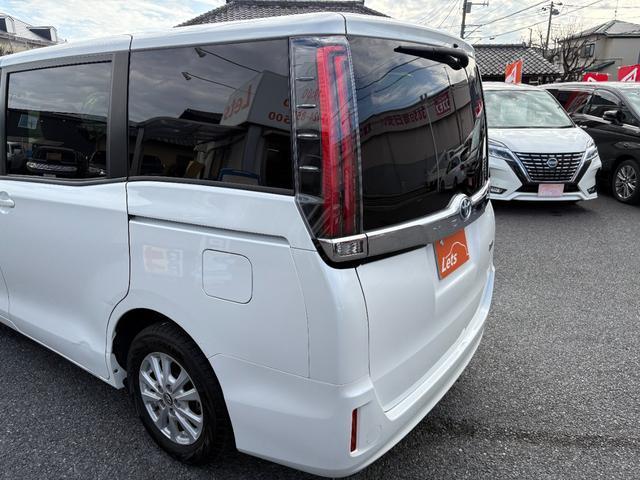 Toyota NOAH 2017-08 7811833-14