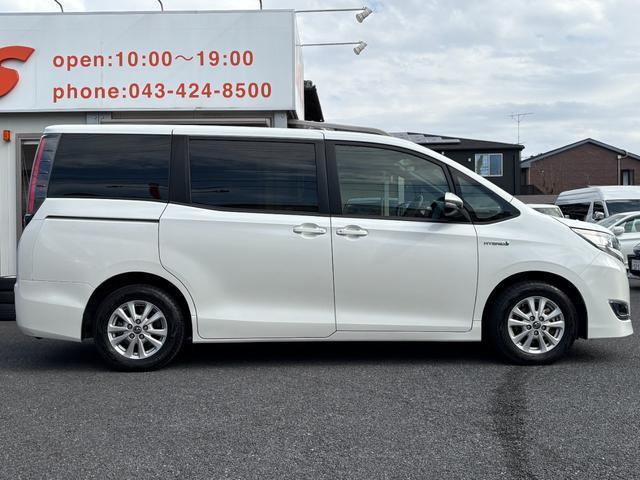 Toyota NOAH 2017-08 7811833-4