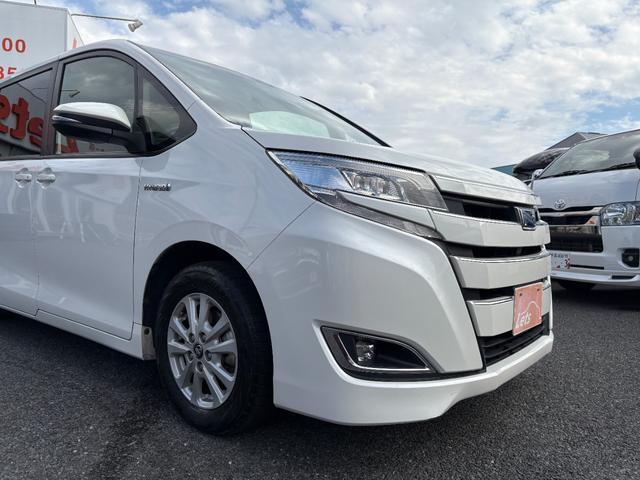 Toyota NOAH 2017-08 7811833-6