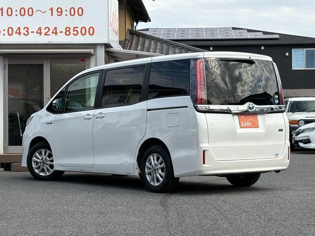 Toyota NOAH 2017-08 7811833-9