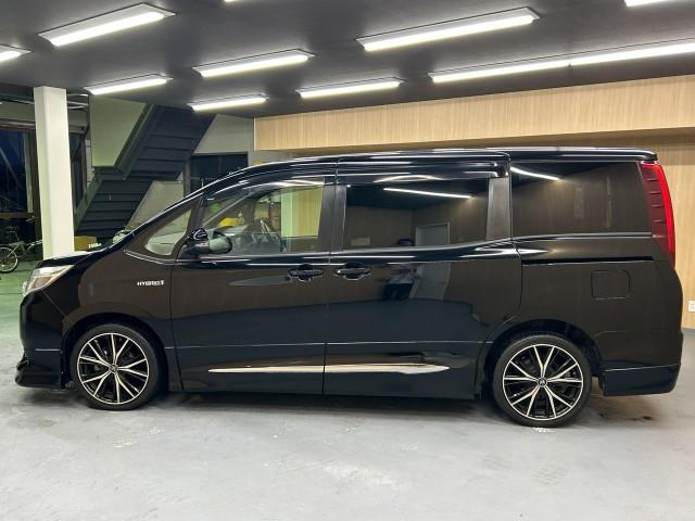 Toyota NOAH 2015-07 7812084-1