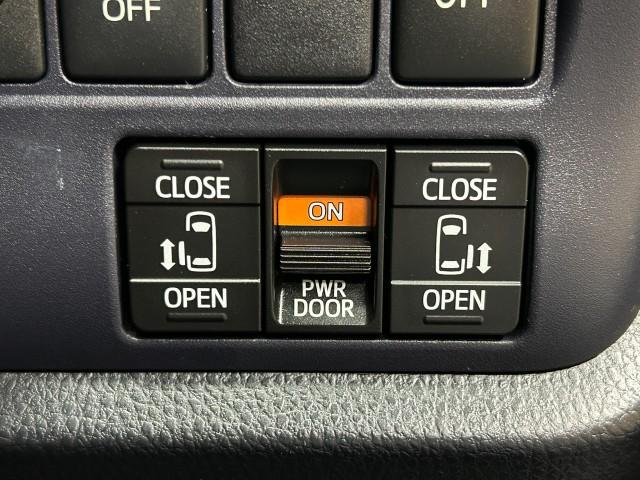 Toyota NOAH 2015-07 7812084-17
