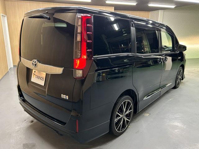 Toyota NOAH 2015-07 7812084-3