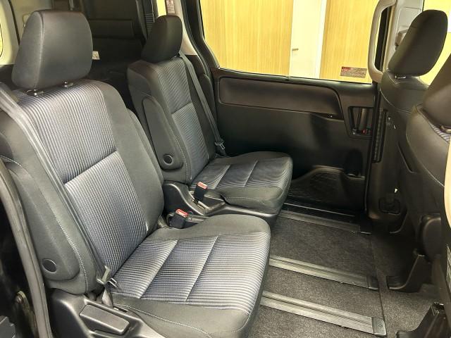 Toyota NOAH 2015-10 7812107-6