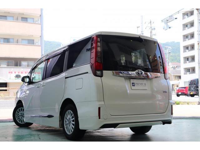 Toyota NOAH 2014-02 7812141-2