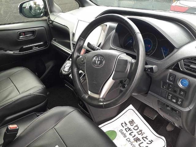Toyota NOAH 2017-09 7812145-1