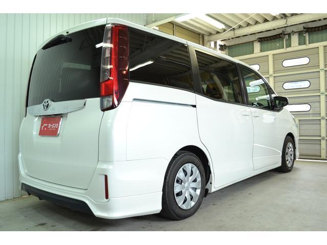 Toyota NOAH 2015-07 7812318-11