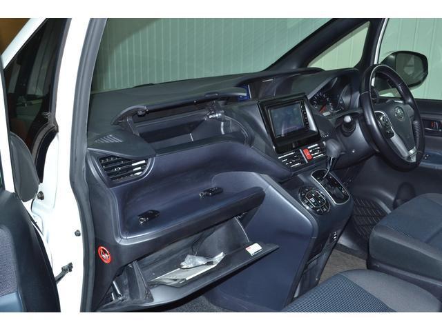 Toyota NOAH 2015-07 7812318-17