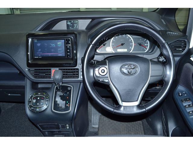 Toyota NOAH 2015-07 7812318-18