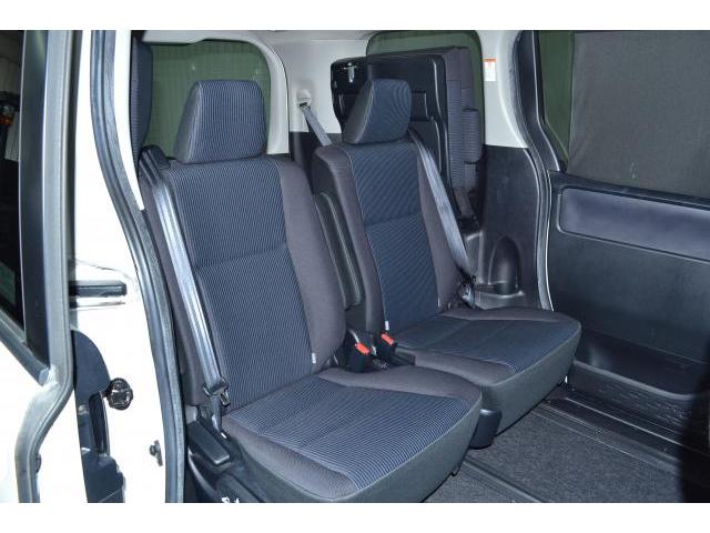 Toyota NOAH 2015-07 7812318-6