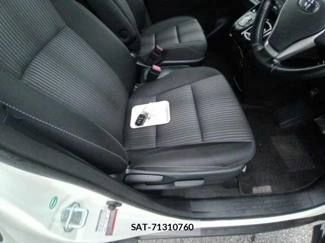 Toyota NOAH 2017-07 7812367-5