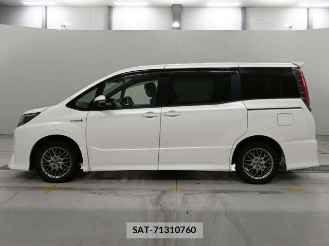 Toyota NOAH 2017-07 7812367-9