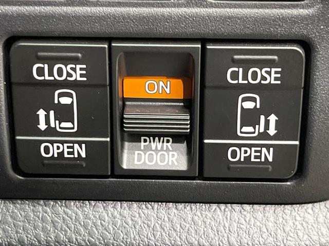 Toyota NOAH 2017-12 7812597-4