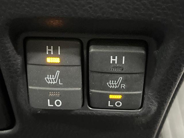 Toyota NOAH 2017-12 7812597-5