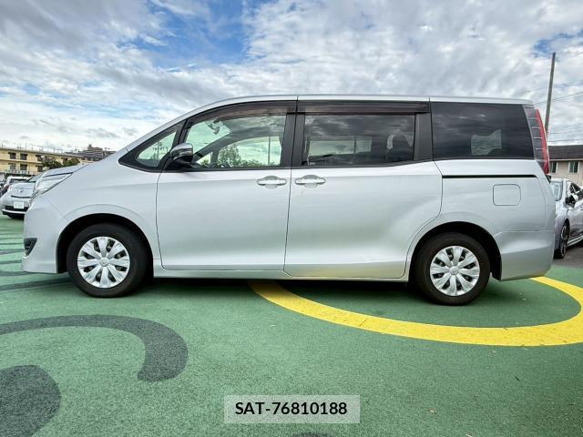 Toyota NOAH 2018-11 7812680-1