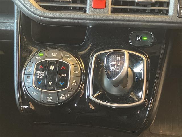 Toyota NOAH 2019-05 7812786-11