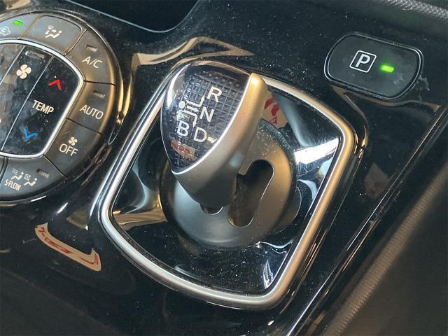 Toyota NOAH 2019-05 7812786-12