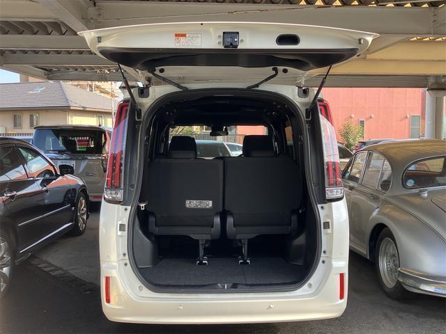 Toyota NOAH 2019-05 7812786-7