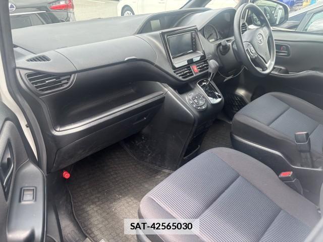 Toyota NOAH 2021-05 7813480-2