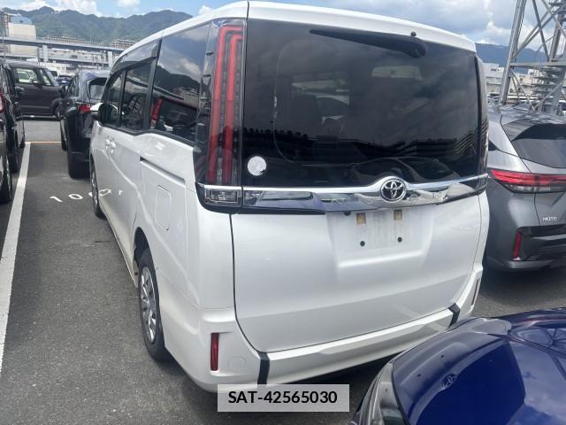 Toyota NOAH 2021-05 7813480-4