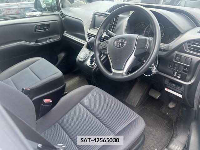 Toyota NOAH 2021-05 7813480-9