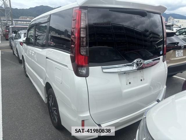 Toyota NOAH 2014-06 7813492-3