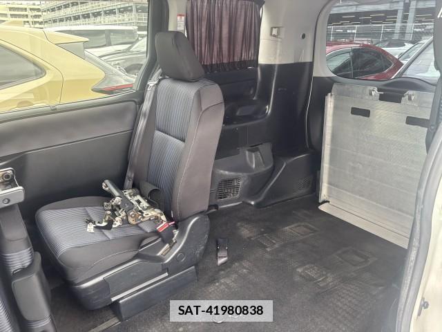 Toyota NOAH 2014-06 7813492-4
