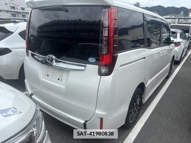Toyota NOAH 2014-06 7813492-5