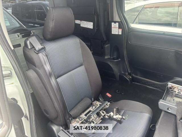 Toyota NOAH 2014-06 7813492-6