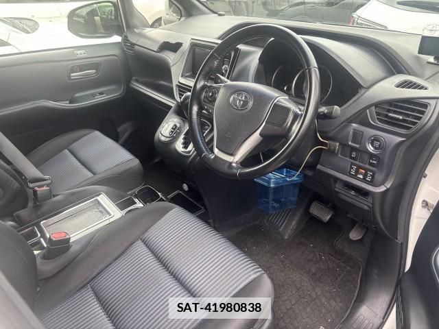Toyota NOAH 2014-06 7813492-8