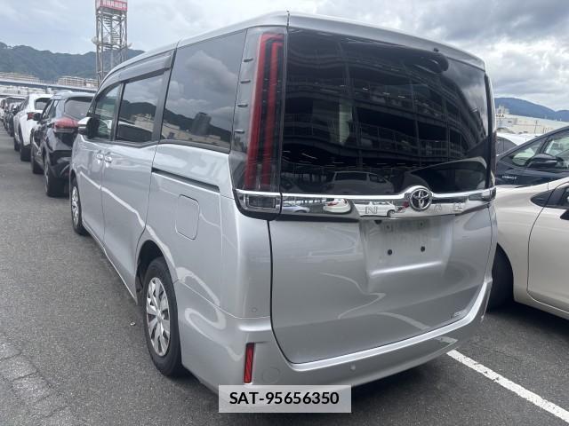 Toyota NOAH 2021-01 7813499-2