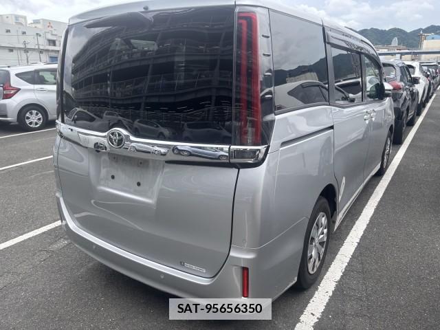 Toyota NOAH 2021-01 7813499-3