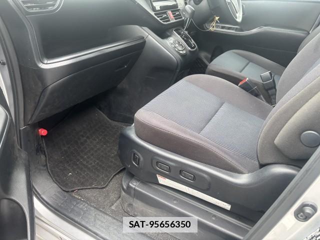 Toyota NOAH 2021-01 7813499-4