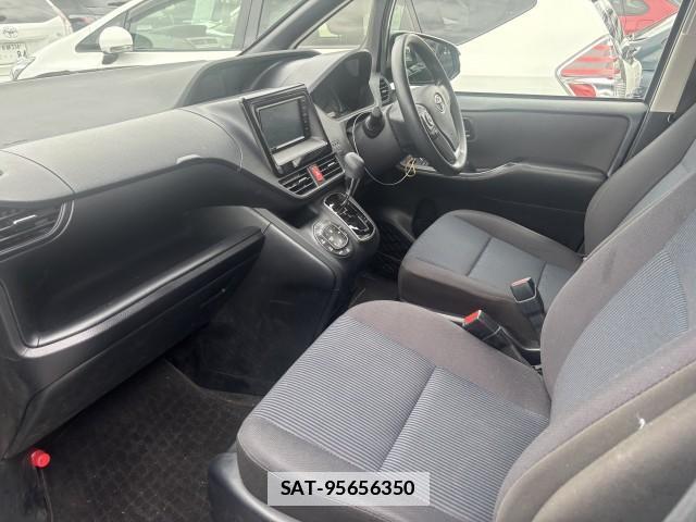 Toyota NOAH 2021-01 7813499-5