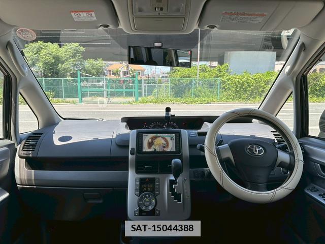 Toyota NOAH 2008-02 7813885-11