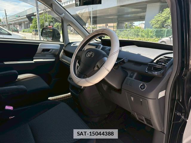 Toyota NOAH 2008-02 7813885-12