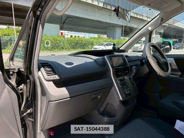 Toyota NOAH 2008-02 7813885-15