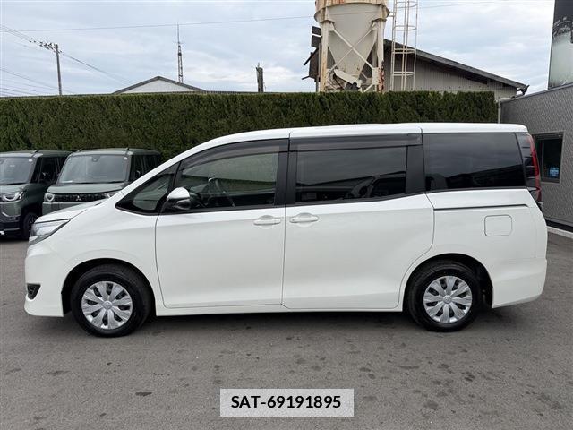 Toyota NOAH 2021-02 7814359-2